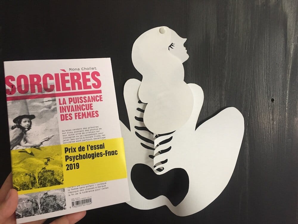 Je suis une sorcière — Hélène Ducrocq